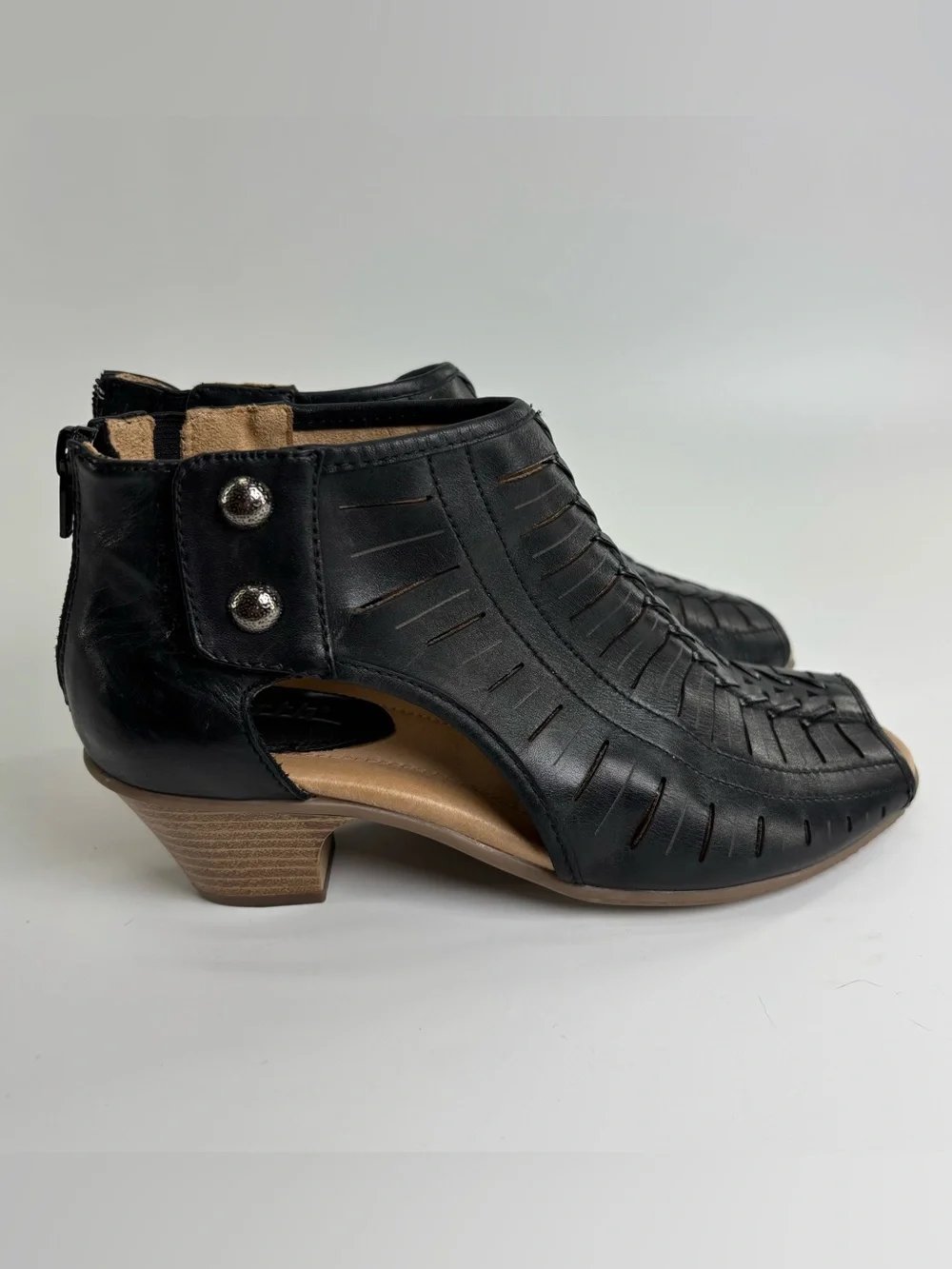 Earth Vicki black leather comfort heels 7 open toe bootie